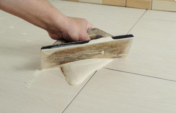你知道用桶裝環氧彩砂怎么做陰陽角施工嗎？